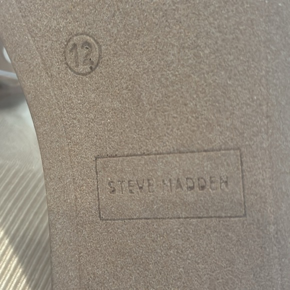 Steve Madden Kids Jashlin Daisy Embellished Sandal - Picture 9 of 11